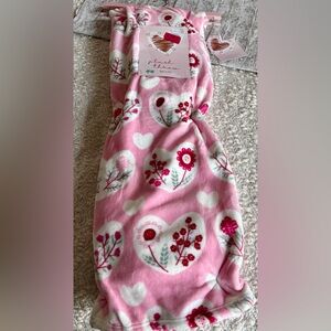 NEW w/Tags Valentine's Day Pink Heart Floral Patterned Plush Throw Blanket 50x70